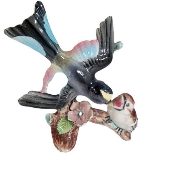 vintage feeding bird small ceramic figure 5" made in japan - Picture 5 of 6